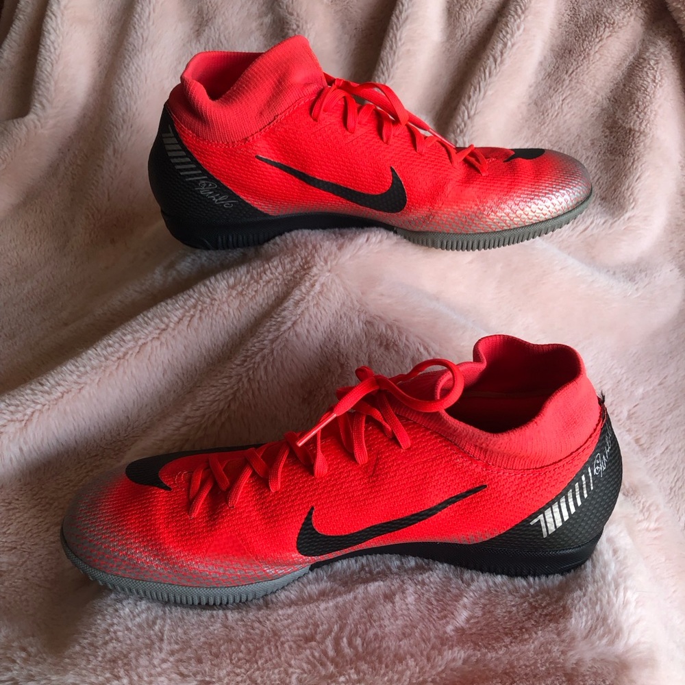 NIKE Indoor Turf Cleats/Shoes/Sneakers Mercurial Style Size Woman’s 7.5